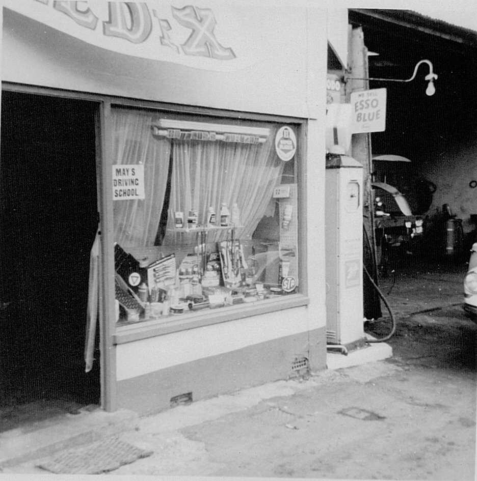 The original Willis's Garage shopfront in Tavistock, black and white photo